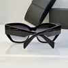 Top qualité 1: 1 Designer Lunettes de Soleil à la mode pour hommes et femmes cadre en feuille cadre irrégulier fête sur la plage lunettes de soleil dégradées de vacances décontractées avec boîte SPRA09F