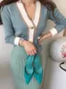 Maglieria da donna T-shirt Colorfaith Chic Bottoni con scollo a V Cardigan corti Primavera Autunno Maglioni da donna Moda coreana Maglieria tascabile SWC7836 231010