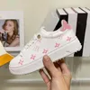 Time Out Sneaker Luxe Dames Casual Schoenen Kalfsleer Echt Leer Roze Wit Reliëf Bruin Bedrukt Leer Designer Dames Sneakers 04