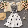 Ny modebanan Summerklänning Kvinnors ärmlös Stand Collar Floral Embroidery Elegant High midjextlås MINI VESTIDOS 202250U