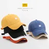 2023 HAT Mレター刺繍アヒルの舌帽子メンズ用途の湾曲した軒綿綿ソフトトップサンシェードハットファッションシンプルな女性の野球帽