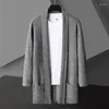 Chandails pour hommes Printemps et automne Couleur unie Cardigan tricoté Hommes Mode Version coréenne Casual Délicat Poche Châle Pull Haut de gamme Manteau