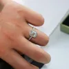 Handgjorda Emerald Cut 2CT Lab Diamond Ring 925 Sterling Silver Engagement Wedding Band Rings for Women Bridal Fine Party Jewelry Q1280i