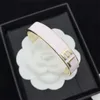 Brazalete de lujo para mujer, regalo rosa encantador, pulsera elegante con dijes para mujer, brazaletes premium exquisitos, accesorios de joyería con caja SDLX