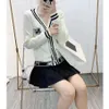 Kadın Örgü Tees Designer Lüks Moda Sonbahar Patlaması Küçük CC Kadınlar ve Kış Yeni Kore Versiyonu Mizaç Tüm Örme Modaya Düzenli Ceket JBZ6