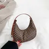 Våren 2023 Fashionabla Wternized Shoulder Leisure New Moon Simple Crossbody Bag Women -butiker är 95% rabatt på clearance grossist