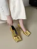 Scarpe eleganti 2023 Tacchi alti sottili per le donne Punta quadrata Slip on Scarpe da lavoro da ufficio Scarpe da sposa eleganti in pelle dorata di lusso