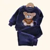 Kledingsets Herfst Winter Babykleding Set Flanel Dikke Warme Kinderpyjama Sets Schattige Beer Tweedelige Kinderoutfits Pak Babykleding 231010