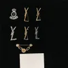 Chic Lady Lapel Pins Double Letter Diamond Brosches Strawberry Pendant Brosch Rhinestone Pin smycken med presentbox256j