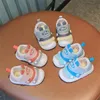 Lente en herfst babyschoenen cartoon peuterschoenen antislip ademend mesh babyschoenen met zachte zolen