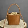 女性用革の小さな正方形のバッグ、芸術的およびナショナルスタイルの綿とリネンの女性バッグ231010のための新しい手作りの織物クロスボディバッグ