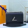Designer Twist Leather Designer Women Shoulder Bags V Lock Flap Chain Handväskor Twists Woman Crossbody Väskor 2023
