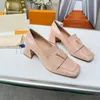 Designer klänningskor skakar pump lady chunky höga klackar slingback pumpar sommar läder sandaler kvinnor glänsande läder loafers fasta färg sandaler