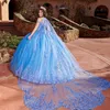 2024 Sky Blue Shiny Quinceanera klänningar Söt prinsessa med Cape Ball -klänningsapplikationer Lace Pärlor Crystal Vestidos de 15 Anos