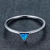 Bagues de cluster Trendy Gold Silver Couleur Bague de mariage Blanc Bleu Opal Engagement Mince Triangle Minimaliste Petite Pierre Pour Femmes Part267U