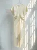 Базовые повседневные платья T0teme* Летнее женское платье из вискозного льна с короткими рукавами и круглым вырезом High Street Casual Бежевого цвета длиной до щиколотки Slim Fit 231010