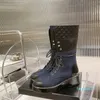 Ботинки Джинсовые ботинки «мартенки» на толстом металлическом толстом каблуке с пряжкой из ромба