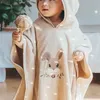 Handdoeken Gewaden Cartoon Babybadhanddoek Microvezelkatoen Strandlaken met capuchon Born Cape Handdoeken Zachte Poncho Kinderbadtouw Washandje Babyspullen 231010