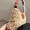 Chaînes Sac Fluffy Mode Épaule Designer Marque Sacs Fourre-Tout De Luxe Cross Body Sac À Main De Haute Qualité Sac Femmes Lettre Bourse Téléphone Portefeuille Plaine