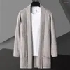 Chandails pour hommes Printemps et automne Couleur unie Cardigan tricoté Hommes Mode Version coréenne Casual Délicat Poche Châle Pull Haut de gamme Manteau