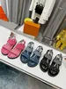 2024 디자이너 여성 Paseo Flat Comfort Sandals 고급 Summery Denim Sandy Beach 슬리퍼 슬라이드 크기 35-42