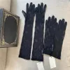 Beyaz Siyah Siyah Uzun Kısa Boyut Tül Eldiven Tasarımcı Mektuplar Baskı İşlemeli Dantelli Sürüş Eldivenleri Kadınlar INS Moda İnce309K