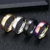 Lotti sfusi 100 pezzi Mix lotto ORO ARGENTO NERO ARCOBALENO 6mm Anelli nuziali in acciaio inossidabile Anelli di fidanzamento a fascia semplice unisex 229Y