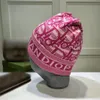 Beanie Tasarımcı Beanie Bonnet Şapka Kova Şapka Kış Kış Şapkası Şapka Bahar Kafatası Kapakları Kış UNISEX KAZMER MEKTUPLARIN SATIRLI DIŞ DIŞ GİDERİ TAKIMI