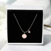 YUN RUO Oro rosa Moda Zircone Lettere Collana con ciondolo intagliato Gioielli in acciaio al titanio Donna Regalo di compleanno Non tramonterà mai Whole256g