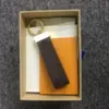 Leder-Schlüsselanhänger Schlüsselanhänger L Buchstabe Auto Mode Schlüsselanhänger Lanyard niedliche Schlüsselmappe Kette Seilkette Portachiavi mit Box EZWM244C