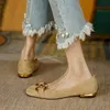 Scarpe eleganti Scarpe basse da donna Mocassini in pelle con punta quadrata retrò per le donne Scarpe casual primaverili Eleganti scarpe con fibbia in metallo Scarpe femminili 231009