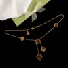 4/vier Anhänger Halskette Mode Luxus schwarz und weiß sechs Blumenschalenklee Halskette Frauen Vans Cleef Halskette Hochwertige 18k Gold Designer Halskette Schmuck Schmuck