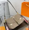 Kvinnor Dianes axelväska designers totes äkta läder crossbody kvinnor gamla blommor diane baguette handväska lady crossbody rem präglade bokstäver flikväska