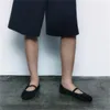 Scarpe eleganti a pieghe per le donne Tacchi piatti rotondi Cinture da donna Balletto femminile Cinturino anteriore Chassure Femme Raso superficiale Zapatos De Mujer