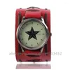 Montres-bracelets 100pcs / lot CCQ 920044 Rétro Square Cuir Montres Pentagram Unisexe Montre Femme Vintage Gros Femmes