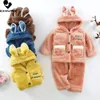 Set di abbigliamento Bambini Autunno Inverno Addensare Caldo Morbido Pigiama di flanella Set Neonato Bambina Cappotto con cappuccio con pantaloni Pigiama Abbigliamento 231010