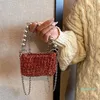 Kvällspåsar Kvinnor Crossbody Bag Autumn och Winter Hand-Crocheted Furry Mini Handhållen läppstift Satchel Purses