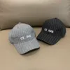 Canvas Basebal Hat Mens 디자이너 모자 패션 여성 가죽 야구 캡 장착 모자 편지 여름 스냅 백 햇빛 스포츠 자수 해변 고급 모자