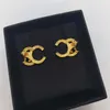 2022 Pendiente del perno prisionero del encanto de la calidad superior en 18k chapado en oro y forma del león para las mujeres regalo de la joyería de la boda tiene sello de la caja PS4316A264a