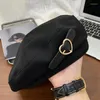 Bérets sans bords Baret avec étoiles en cuir Lolita béret chapeau pour les femmes automne hiver concepteur français peintre britannique chapeaux octogonaux