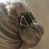 Fermagli per capelli piccoli a triangolo da donna di design per ragazze da donna Fermagli per capelli di lusso di marca Forcina geometrica Accessori per capelli con artiglio per capelli a granchio