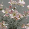 Fiori decorativi Fiore artificiale Margherite realistiche impermeabili in tessuto di seta per la decorazione domestica