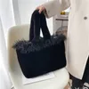 Saco de pelúcia para mulheres nova moda inverno bolsa versão coreana estilo estrangeiro grande capacidade um ombro tote saco de pelúcia 230915