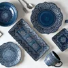 Juldekorationer Middagsuppsättning av keramiska rätter Designa fulla bordsplattor Keramik för att servera barock Norde Europa 231011