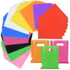 Present Wrap 10/20st Multicolor Plastic Påsar med handtag för Business Retail Birthday Party Favors Diy Packaging Candy Goodie