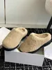 The new plush slippers are light, comfortable, and lined with fur and lamb fur, and made of suede leather for casual women's slippers