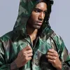 Regnrockar sammanfogade Raincoat Overaller Huven Män och kvinnor Fission Rain Suit Hooded Paint Spray Unisex Raincoat Workwear Safety Duits 231007