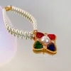 Anhänger-Halsketten, modische barocke Perlenkette im Gerichtsstil, zarte und elegante bunte Dreieck-Strass-Party-Accessoires für Damen
