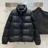 冬のメンズパーカージャケットシックコートデザイナーファッションパフダウンジャケットのためのダークパターンスタンドカラーコートアウター
