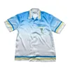 23SS Casablanca Beach Shirt Style Blue Gradient Tennis Court Hawaiian Shirts Herr- och kvinnors mångsidiga korta ärmskjorta Casablanc